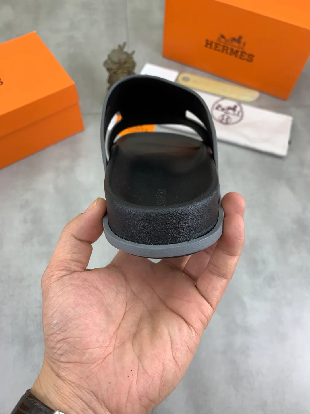 Men's shoes 💰P440 New [HERMES] high-end quality new Hermès slippers, made of imported calfskin, wear-resistant and non-slip rubber outsole. Fashionable and elegant code number: 39-44 (38 45 46 customized)